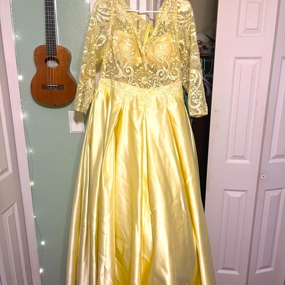 JJ’S House Yellow Puffy sleeved Dress. Prom/ homecoming - Picture 5 of 5